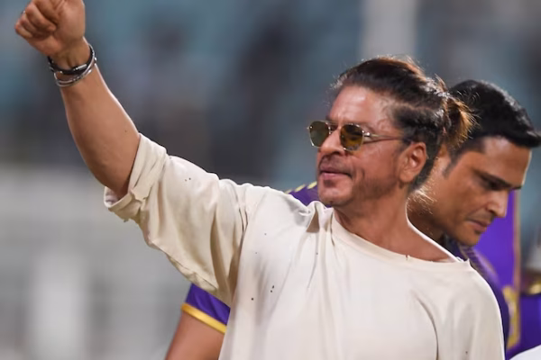 Bollywood Icon Shah Rukh Khan Hospitalized for Heatstroke Amidst Record-Breaking Temperatures in India